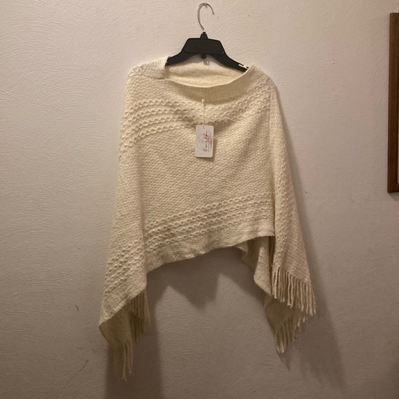 Beige fringed knit poncho - Picture 1 of 4